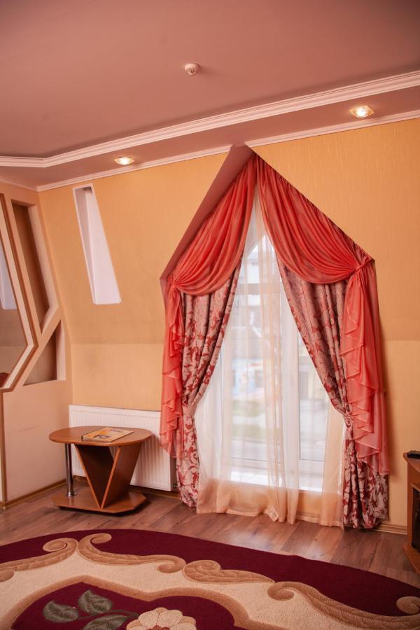 Piligrim 1 Hotel Николайев Екстериор снимка